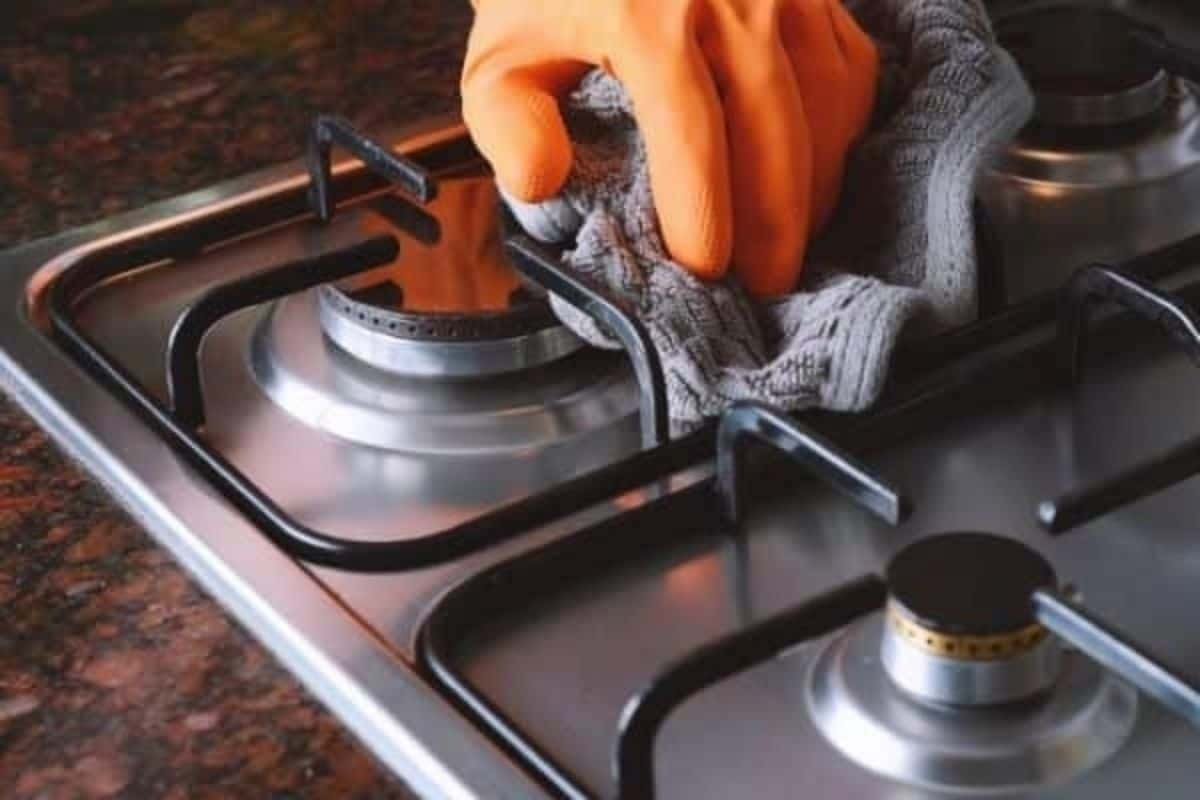 How to clean a hob? Clean your cooktop / stove in easy steps