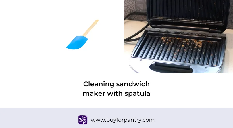 Cleaning sandwich maker with spatula